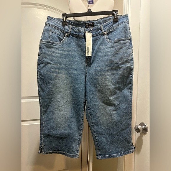 BloomChic Plus Size 2XL Light Wash Slit Hem Pull On Jegging Jeans us18 - Picture 3 of 7
